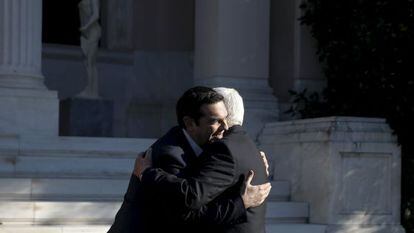 Tsipras recibe a Abbas este lunes en Atenas.