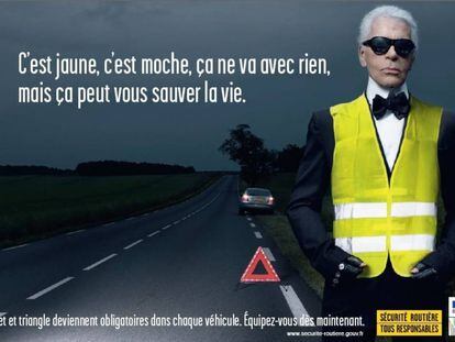 Campaña francesa por la seguridad vial, protagonizada por el diseñador Karl Lagerfeld (2008. El cartel reza: “Es amarillo, es feo y no pega con nada. Pero le puede salvar la vida”.