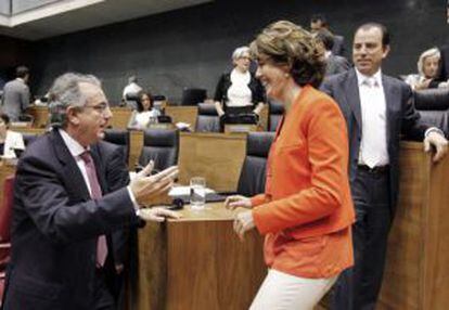 Yolanda Barcina y Miguel Sanz, en junio de 2011.