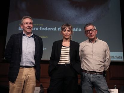De izquierda a derecha, Juan Sisinio Pérez Garzón, Máriam Martinez-Bascuñán y Jordi Amat, este lunes en el Instituto Cervantes.