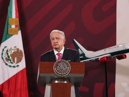 El presidente de México Andrés Manuel López Obrador, anuncia el acuerdo para la compra de la aerolínea Mexicana de Aviación.