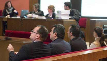 Dani Fern&aacute;ndez, Manuel y Paco Bustos, en el juicio.  