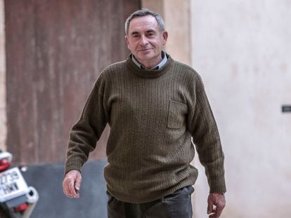Pere Barceló, a su salida del palacio episcopal de Mallorca en 2013.