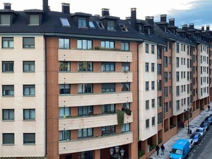 Promoción de viviendas en Oviedo. En vídeo, la venta de viviendas cae un 3,3% en 2019.