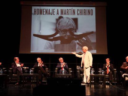 Desde la izquierda, Juan Castaño, Juan Manuel Bonet, Juan Miguel Hernández, José Guirao, Juan Cruz, Joan Tarrida y Antonio Puente, este martes en el acto de homenaje en Madrid a Martín Chirino.