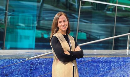 María Pérez se incorpora al grupo Aire como nueva directora financiera. Era directora de teso­rería y finanzas corporativas en Avatel Telecom y antes ocupó distintos cargos de responsabilidad durante diez años en el área de préstamos sindicados y mercados de capital en Société Générale. Su experiencia también abarca roles en Banco Santander, JP Morgan y Accenture. Está licenciada en Administración y Dirección de Empresas por Cunef.