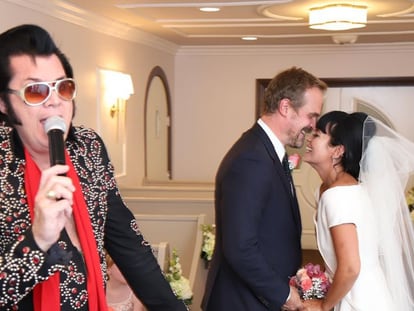 Lily Allen y David Harbour, en su boda en Las Vegas.