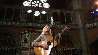 Laura Marling en una Union Chapel buida a Londres el 6 de juny.