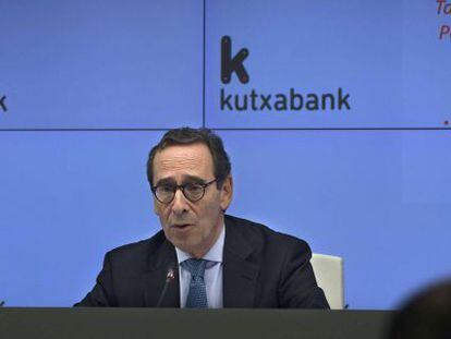 Kutxabank gana un 45,5% más en 2015