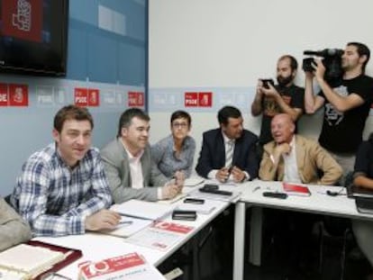 Roberto Jim&eacute;nez (izquierda), secretario general del PSN, en la reuni&oacute;n de la Comisi&oacute;n Ejecutiva del partido.