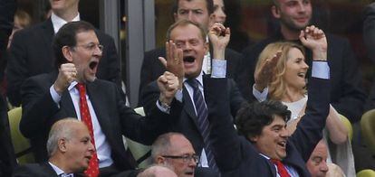 Rajoy celebra el gol de España a Italia en Gdansk, en la Eurocopa 2012.