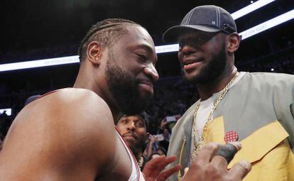 Wade, tras su último partido en la NBA, habla con LeBron.