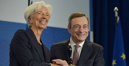 Christine Lagarde y mario Draghi durante la despedida de este como presidente del BCE.