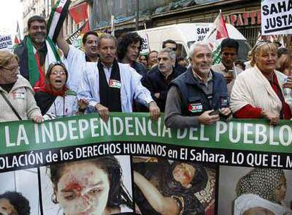 Cabecera de la marcha, ayer, en Madrid, con Pedro Zerolo y Gaspar Llamazares en la segunda línea.
