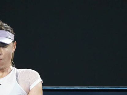 Sharapova, durante un descanso de su partido contra Kerber.