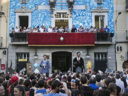 La plaza durante el preg&oacute;n de Gr&agrave;cia.