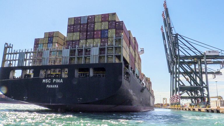Un buque en el Puerto de Valencia.