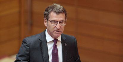 Ñúñez Feijóo interviene en el Parlamento gallego el 30 de marzo.