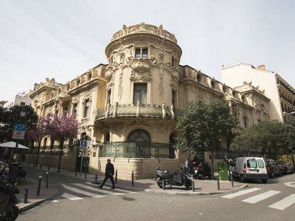 Fachada del palacio de Longoria, sede de la Sociedad General de Autores y Editores (SGAE), en la calle Fernando VI de Madrid.