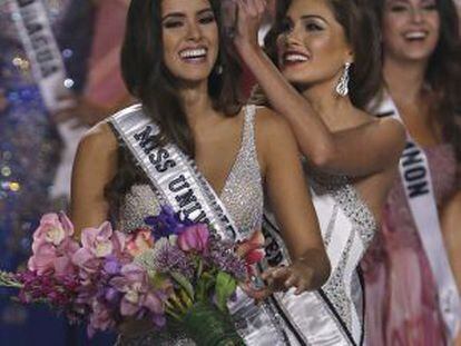 Paulina Vega siendo coronada como Miss Universo 2014.