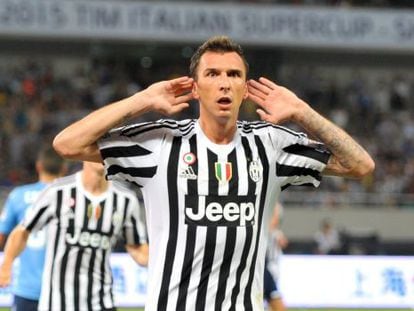 Mandzukic celebra su gol ante la Juventus, en Shangh&aacute;i.