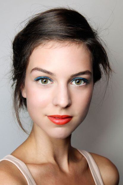 En el desfile de Paolo Frani optaron por un color block muy discreto: labios ligeramente coral y leve eyeliner azul.