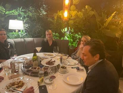 Emilio Lozoya, durante una cena en un lujoso restaurante de Ciudad de México.