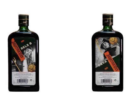 La nueva edición especial de Jägermeister está compuesta por dos botellas: una con la imagen de Rels B y otra con la de Deva.