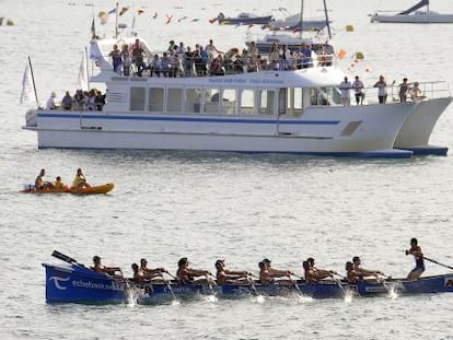 Embarcaci&oacute;n de Urdaibai en la regata clasificatoria de La Concha.