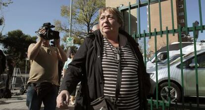 Teresa Mesa, amiga i portaveu de la família, a l'Hospital Carlos III.