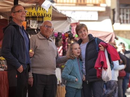 Una familia, en Manzanares el Real (Madrid).