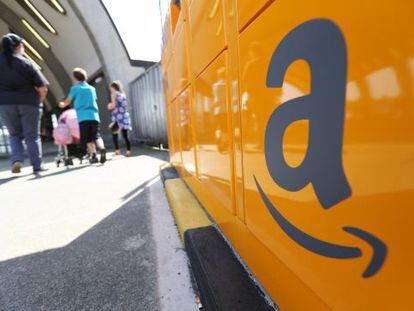 Un kiosko de recogida de envíos de Amazon.