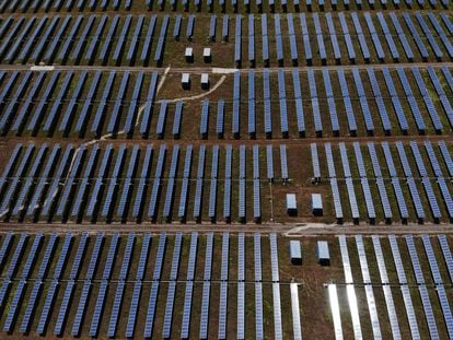 Vista aérea de una planta fotovoltaica en Trujillo (Cáceres).