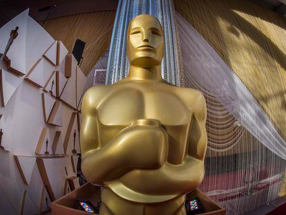 Estatua de los premios Oscar en el teatro Dolby de Los Ángeles.