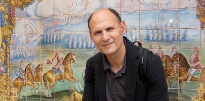 Juan Carlos Izpisúa, en la plaza de España de Sevilla.