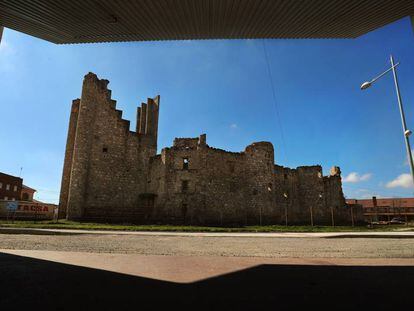 Vista del castillo de Puñonrostro, en Torrejón de Velasco.