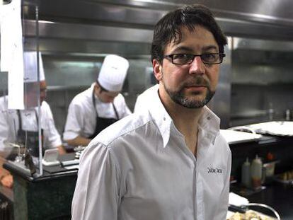 Quique Dacosta, en la cocina de su restaurante de Denia.