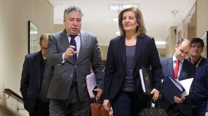 La ministra de Empleo, Fátima Báñez, con el secretario de Estado de Seguridad Social.