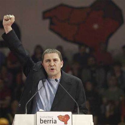 Arnaldo Otegi, durante su intervención en Pamplona