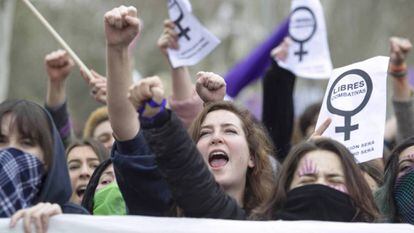 Un grupo de mujeres durante la huelga feminista del 8 de marzo. 