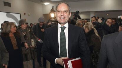 El expresidente de la Generalitat Valenciana Francisco Camps, en febrero de 2012, antes de leer su tesis.