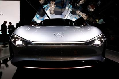 Mercedes-Benz introduced the Vision EQXX, an electric car that can travel more than 1,000 km on a single charge.