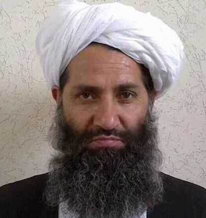 Haibatullah Akhundzada en una foto suministrada por los talibanes afganos en 2015.