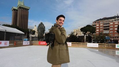 Javier Fernández, bicampeón del mundo de patinaje artístico sobre hielo, en la pista de la Plaza de Colón de Madrid.