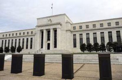 Fachada principal del edificio de la Reserva Federal, en Washington, (Estados Unidos). EFE/Archivo