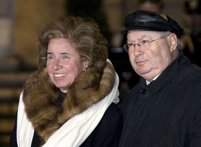 Beate Klarsfeld, junto a su marido Serge, a su llegada al Palacio del Elíseo, en París, en marzo de 2008.