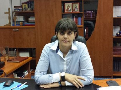 La fiscal jefa de la Dirección Nacioal Anticorrupción de Rumania, Laura Codruta Kovesi, en su despacho, en Bucarest. / M. R. S.