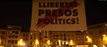 Fotograma del vídeo de 'La Vanguardia' que mostra la plaça de Vic el 22 de novembre.