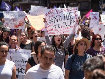 Miles de personas en México salen a la calle por el feminicidio de Mara Castilla de 19 años, asesinada tras tomar un coche de Cabify