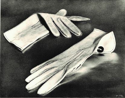 'The Distinguished Daisy Fellowes, Dent Gloves in London for Harper's Bazaar', 1933.